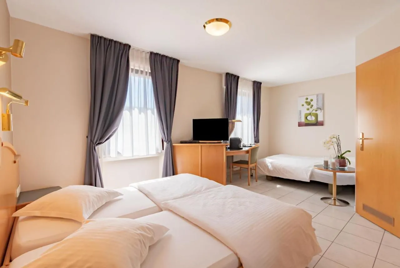 ***  Hotel Re'Ser Stuff Roeser Lucembursko