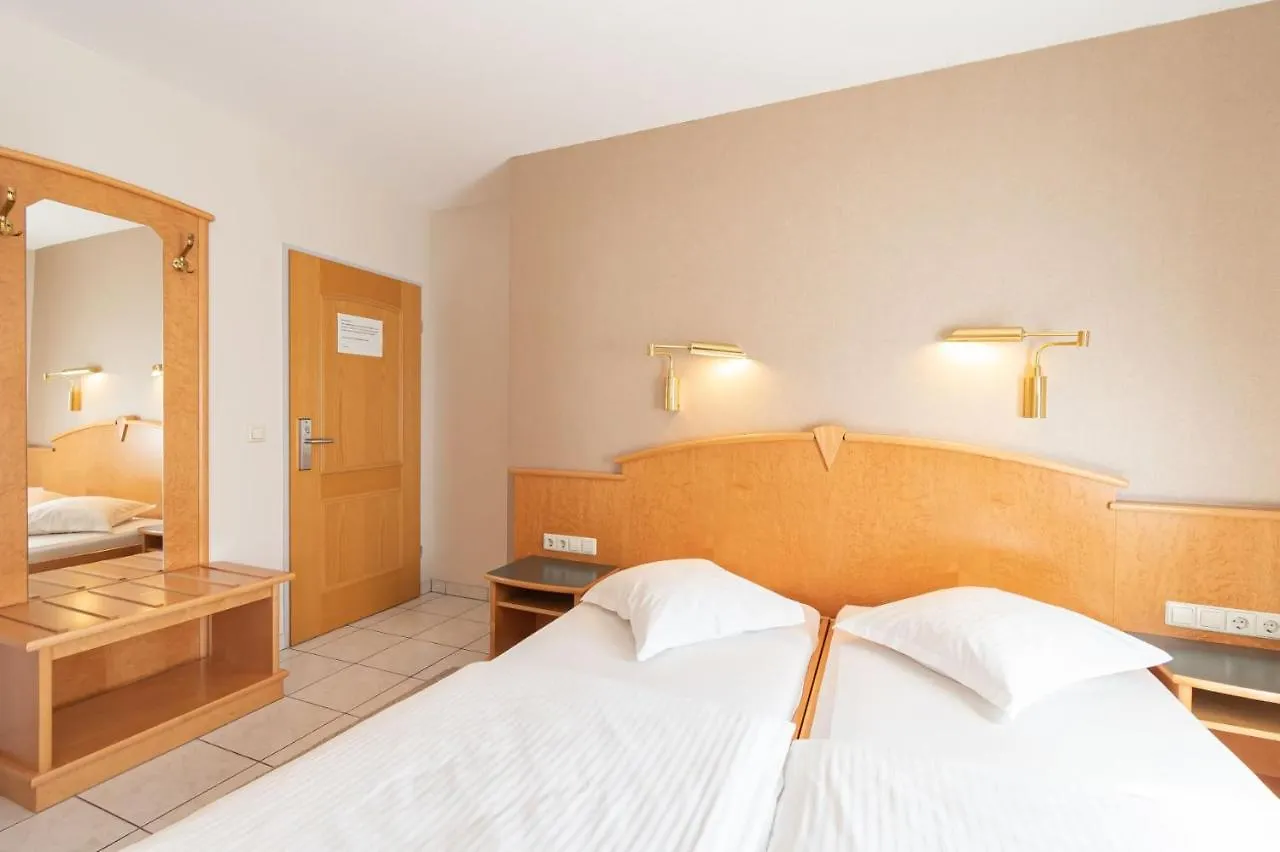 Hotel Re'Ser Stuff Roeser