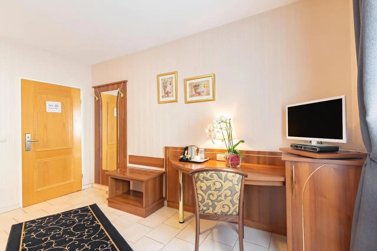 Hotel Re'Ser Stuff Roeser