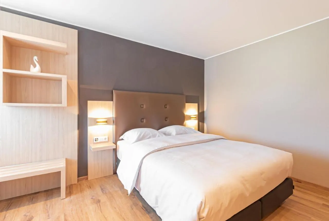 Hotel Re'Ser Stuff Roeser