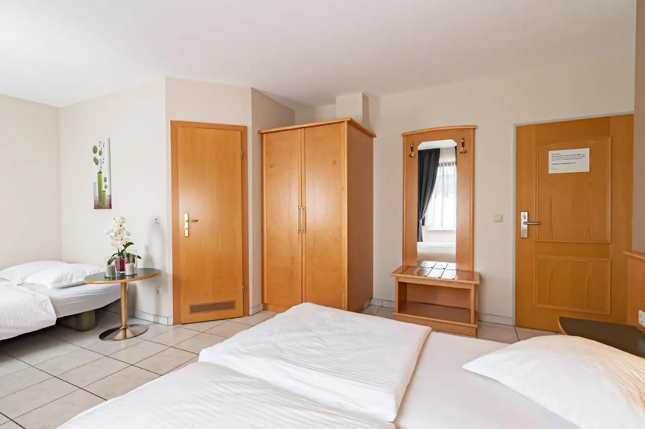 Hotel Re'Ser Stuff Roeser